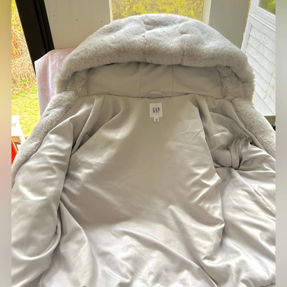 Gap Fog Gray Faux Fur XXL Jacket Hooded Super Plush Zip Up EUC Women’s - Picture 5 of 8